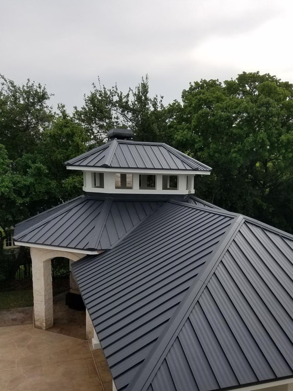 Standing Seam vs Corrugated: Which Suits the San Fernando Valley? — Signs to Watch